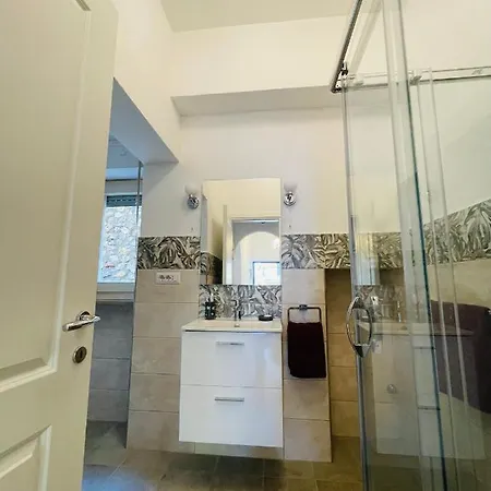 Maddy House - 50 Mt Dal Mare Ferienhaus *