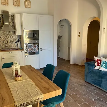 Maddy House - 50 Mt Dal Mare